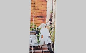 Vespa House, Intima E Confortevole